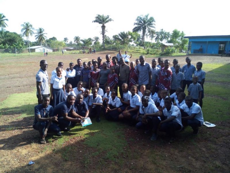 tl_system/content/de/0_News/Liberia-Bilder/Fotos Bong Mines/05_06_19-Students_Staff.jpg